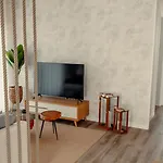 Shellter By The Sea Apartman *