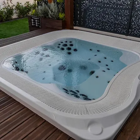 Shellter By The Sea *