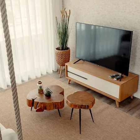 Shellter By The Sea ויירה דה לייריה